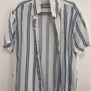 Abercrombie & Fitch Men's Blue and White Striped Shirt